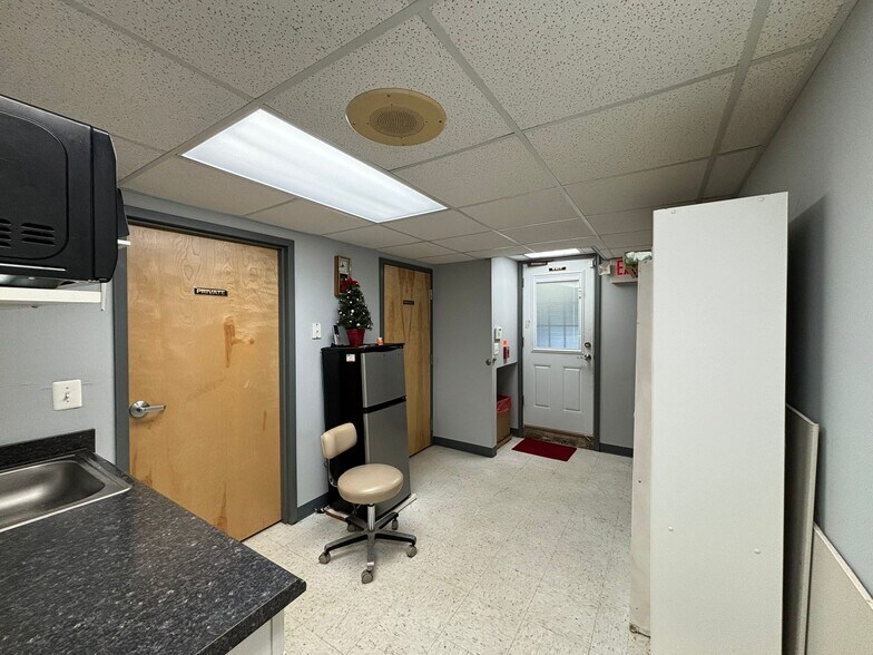 More Photos Of 1949 Devereaux Ave, Philadelphia Medical For Lease