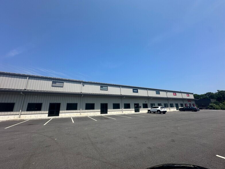 More Photos Of 1 Royson Dr, Kingston Warehouse For Lease