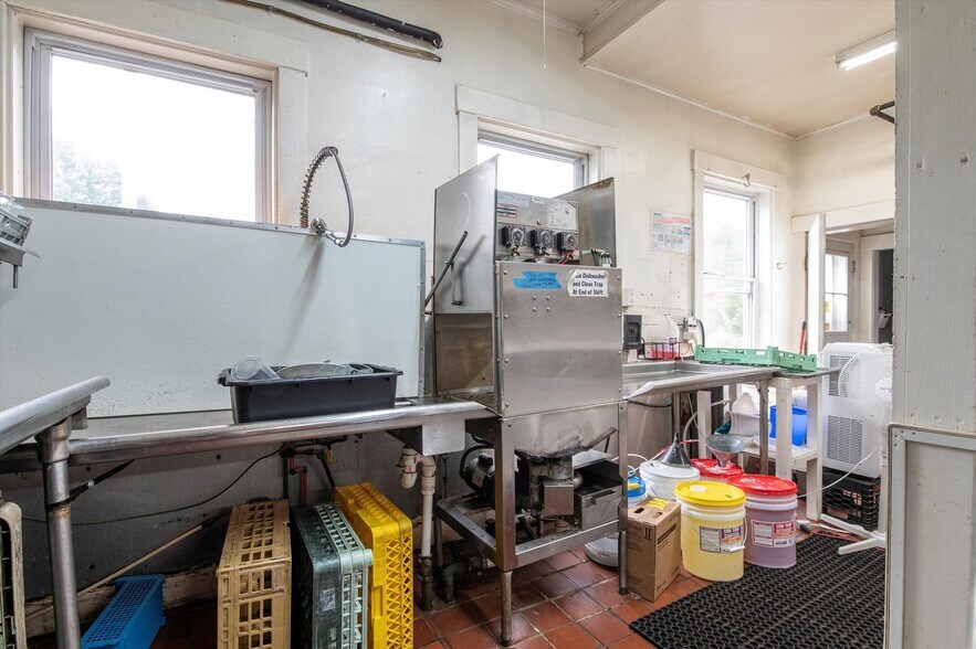 More Photos Of 40 The Common, Chester Hotel For Sale