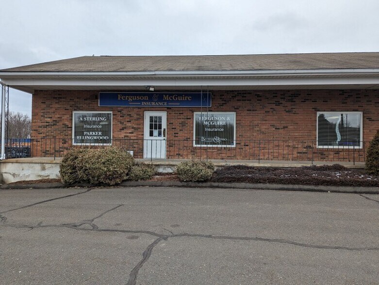 Primary Photo Of 76 Palomba Dr, Enfield Unknown For Lease