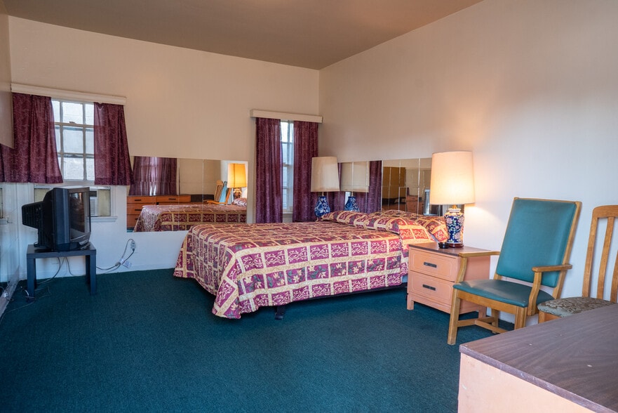 More Photos Of 5251 Hollywood Blvd, Los Angeles Hotel For Sale