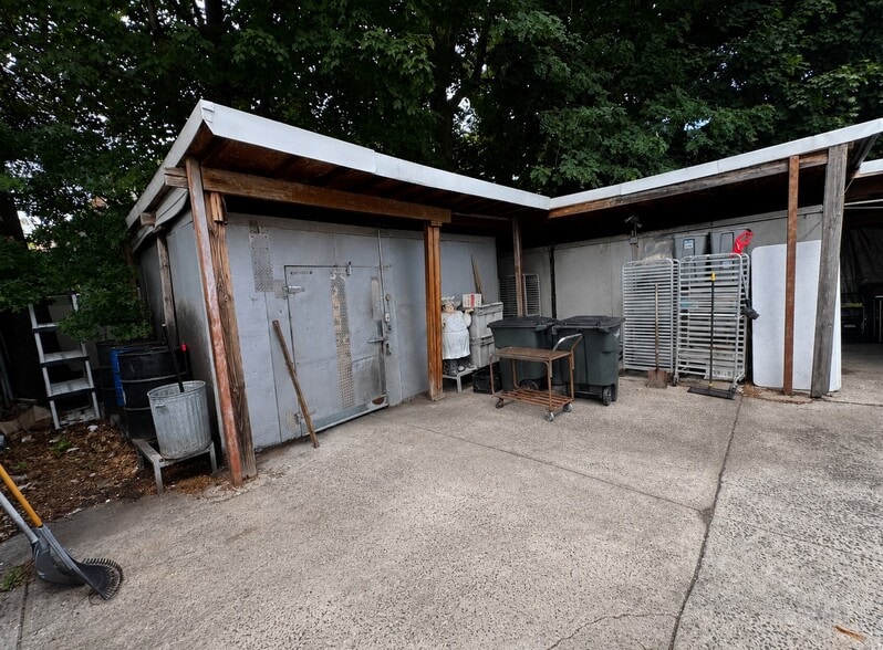 More Photos Of 189-01 Crocheron Ave, Flushing General Retail For Sale