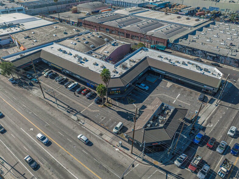 More Photos Of 1901 S Alameda St, Los Angeles General Retail For Sale