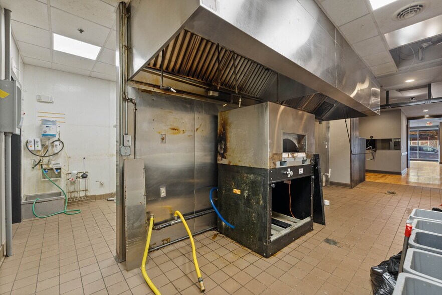 More Photos Of 494 Mill St, Danville Storefront For Lease