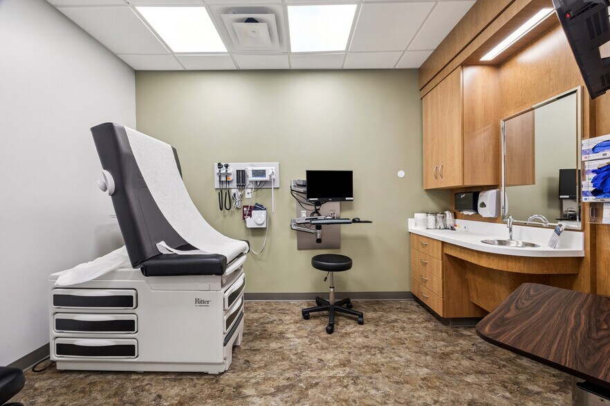 More Photos Of 1424 W Gray St, Houston General Retail For Lease