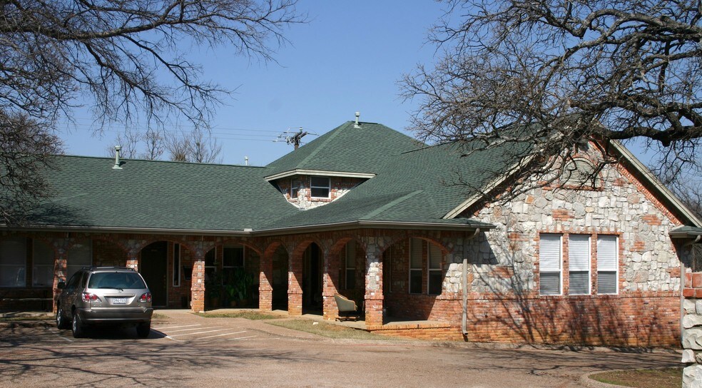 Primary Photo Of 703 Main St, Lake Dallas Showroom For Sale