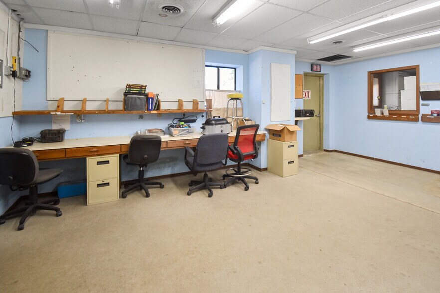 More Photos Of 603 E 2nd St, Ogallala Showroom For Sale