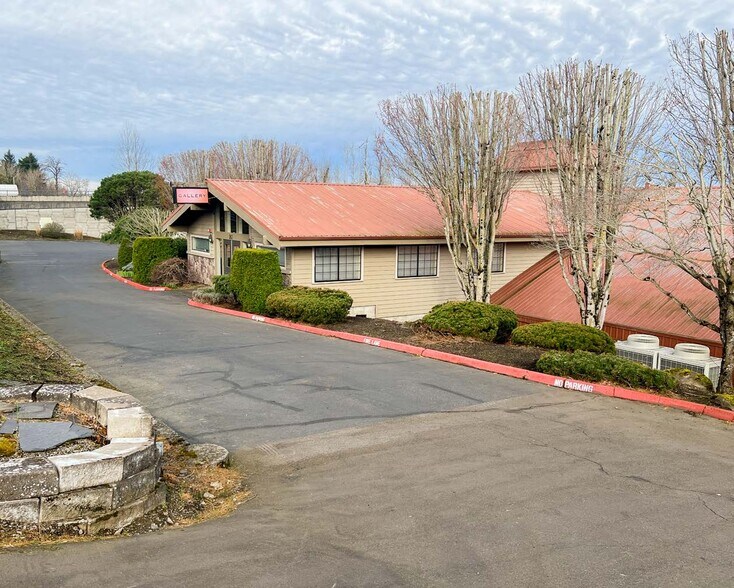 More Photos Of 201 W Historic Columbia River Hwy, Troutdale Freestanding For Sale