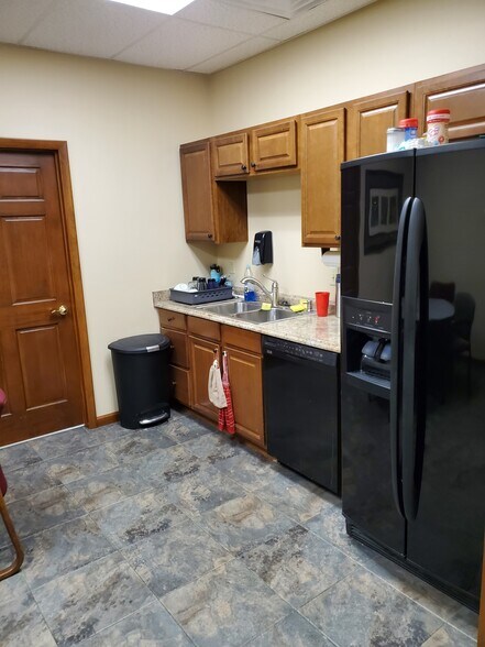 More Photos Of 6327 Molloy Rd, East Syracuse Unknown For Lease