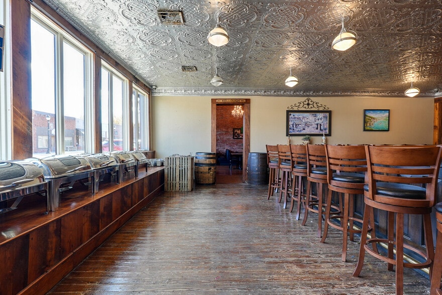 More Photos Of 312 S Hudson St, Buckner Restaurant For Sale