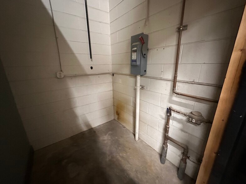 More Photos Of 3408 Busch Dr SW, Grandville Manufacturing For Sale