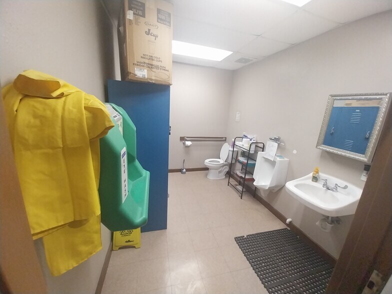 More Photos Of 6214 Krempen Ave, San Antonio Warehouse For Sale