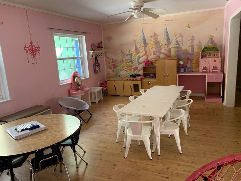 More Photos Of 1906 Talpeco Rd, Tallahassee Daycare Center For Sale