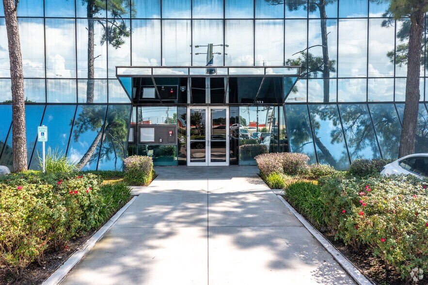 More Photos Of 11999 Katy Fwy, Houston Office For Lease