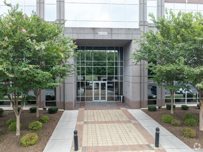 More Photos Of 10926 David Taylor Dr, Charlotte Coworking Space