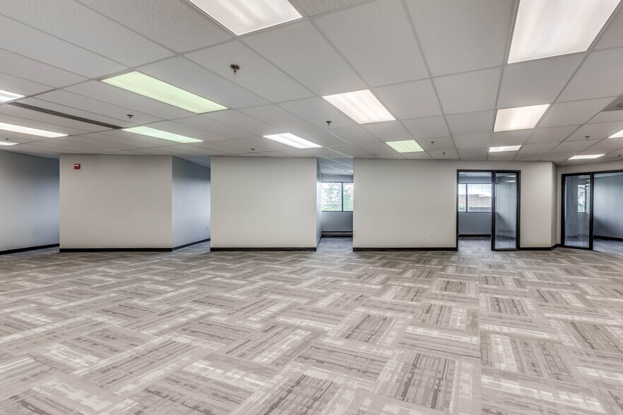 More Photos Of 12125 Woodcrest Executive Dr, Saint Louis Office For Lease