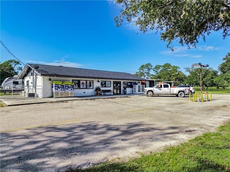 More Photos Of 4443 Loblolly Bay Rd, LaBelle General Retail For Sale
