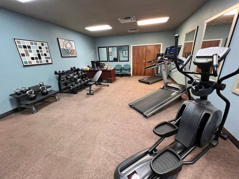 More Photos Of 6881 Kingspointe Pky, Orlando Flex For Lease