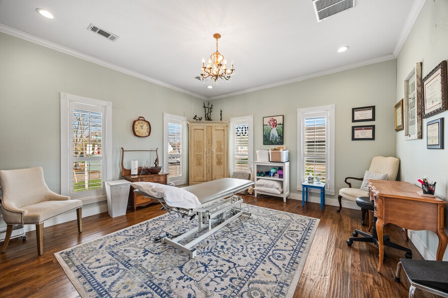 More Photos Of 203 N Alamo Rd, Rockwall Office For Sale