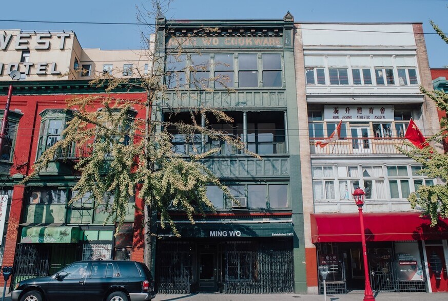 More Photos Of 23 E Pender St, Vancouver Storefront Retail Office For Sale