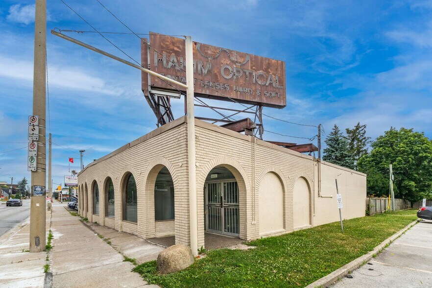 Primary Photo Of 1579-1583 Main St E, Hamilton Storefront For Lease