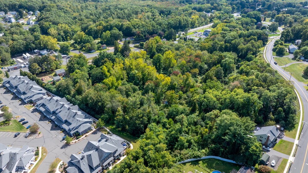 More Photos Of 985 Hartford Tpke, Vernon Service For Lease