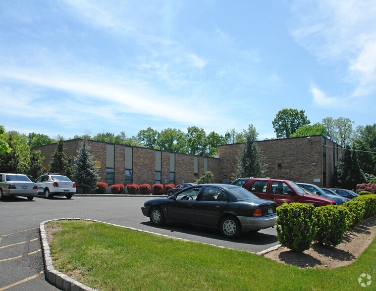 Primary Photo Of 750 Chestnut Ridge Rd, Chestnut Ridge Office For Lease