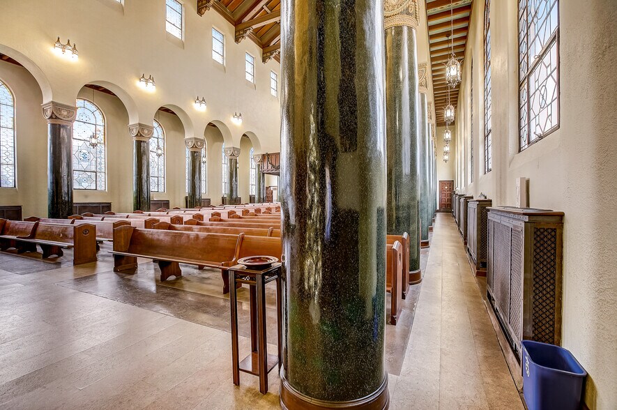 More Photos Of 1110 Guadalupe St, Austin Religious Facility For Lease