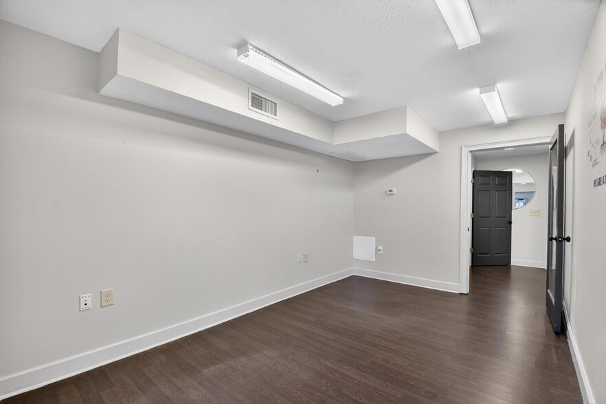 More Photos Of 240 W Main St, Blue Ridge Office For Sale