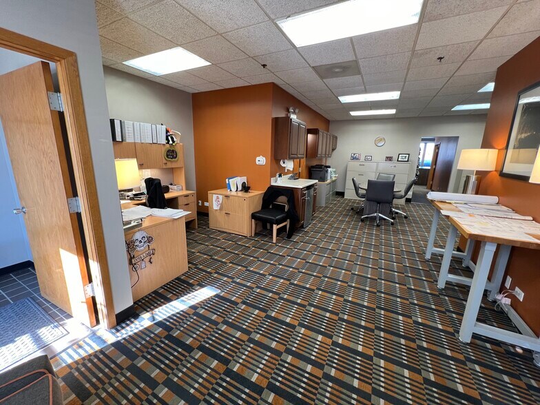 More Photos Of 1881 Commerce Dr, Elk Grove Village Office For Sale