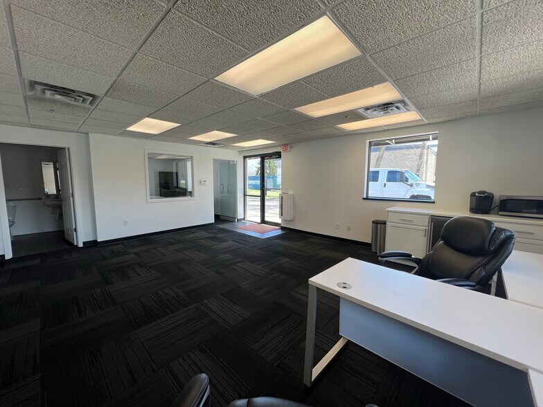 More Photos Of 9240 NE Baltimore St, Blaine Warehouse For Lease