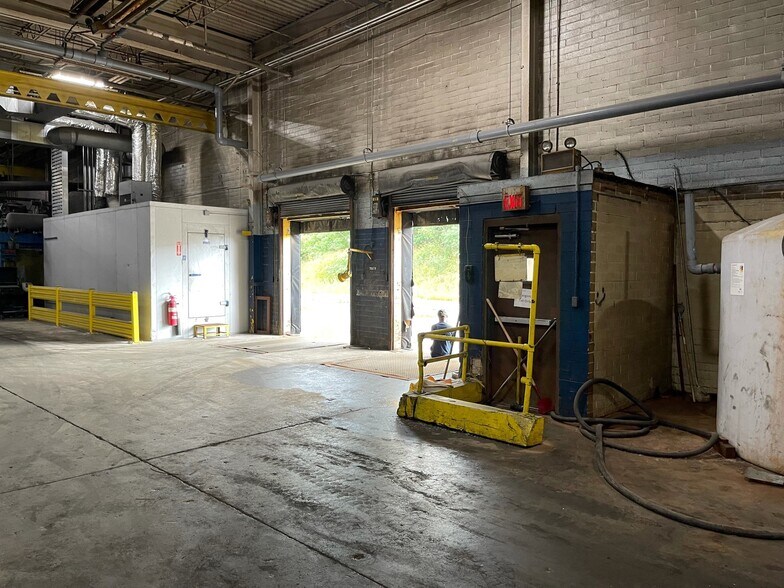 More Photos Of 26300 Miles Rd, Bedford Heights Warehouse For Lease