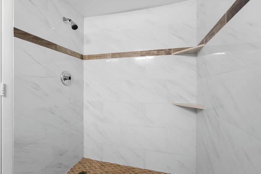 More Photos Of 1901 S Ocean Blvd, Myrtle Beach Hotel For Sale