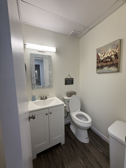 More Photos Of 470 Ridgedale Ave, East Hanover Storefront Retail Office For Lease