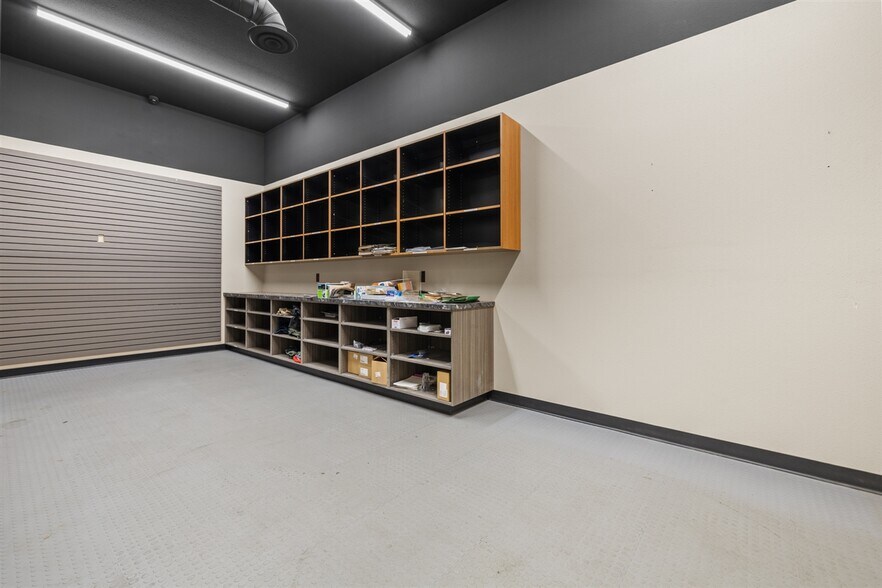 More Photos Of 7051 Highway 2 and 52 W, Minot Warehouse For Sale