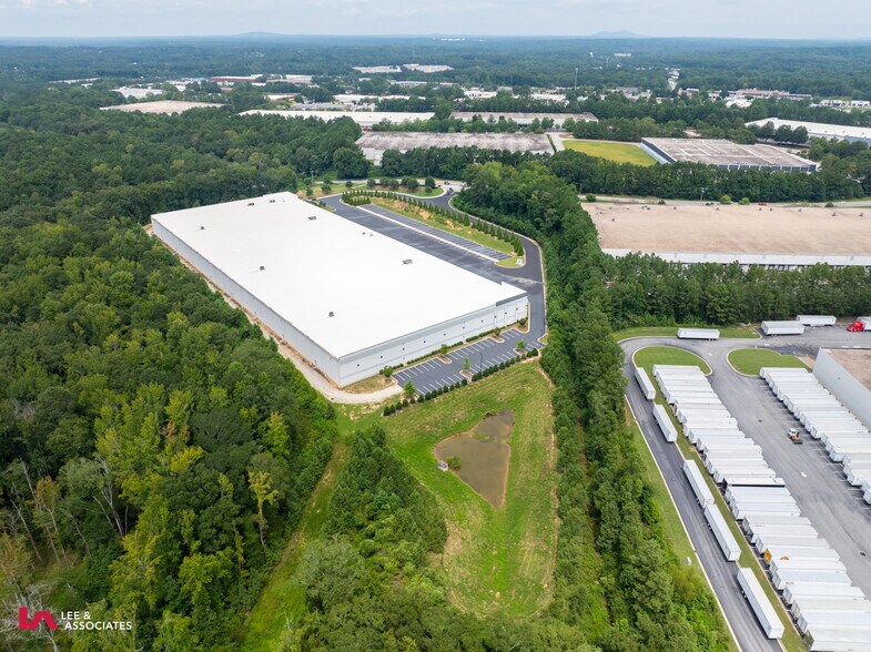 More Photos Of 2601 Skyview Dr, Lithia Springs Distribution For Lease