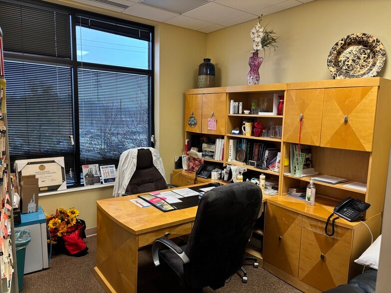 More Photos Of 1860 Town Center Dr, Reston Medical For Lease