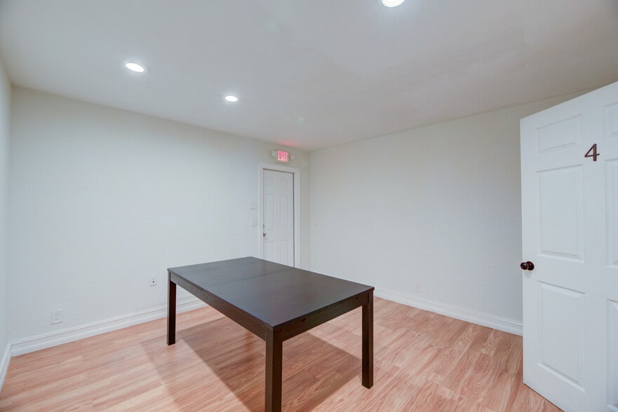 More Photos Of 359 10th St, West Palm Beach Storefront Retail Office For Sale