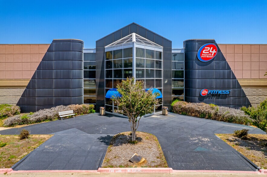 More Photos Of 2100 Plaza Pky, Bedford Health Club For Sale