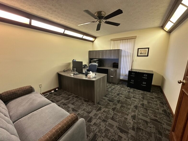 More Photos Of 800 E Franklin St, Dayton Office For Sale