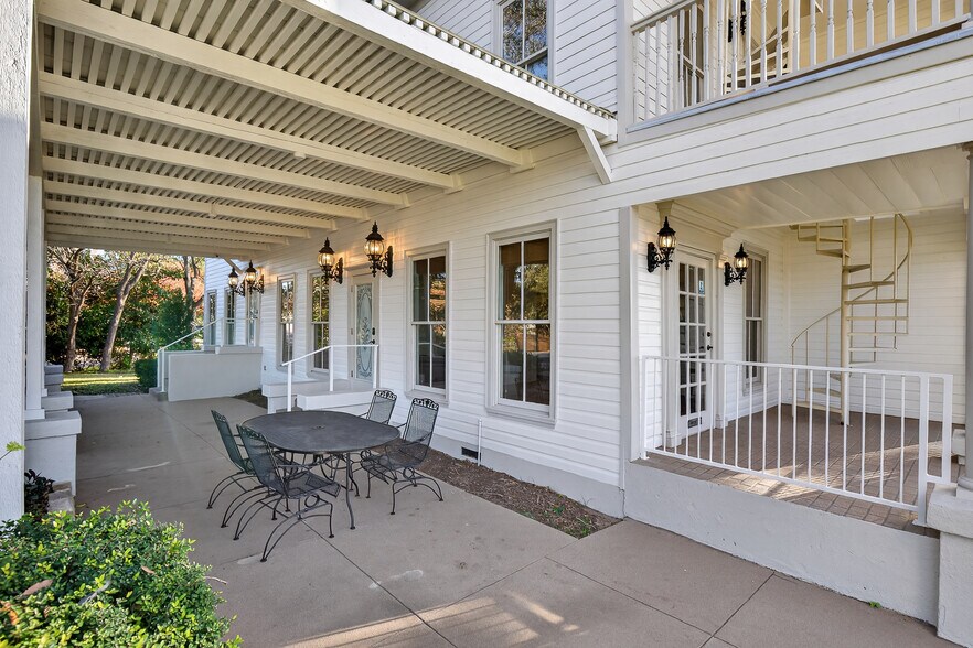 More Photos Of 119 Avenue G, Marble Falls Office For Sale