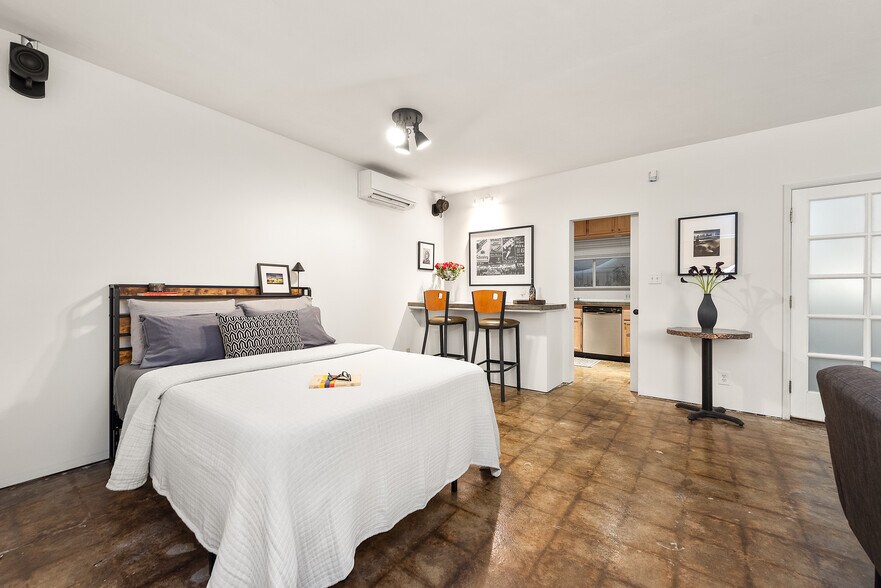 More Photos Of 10959 Venice Blvd, Los Angeles Flex For Sale