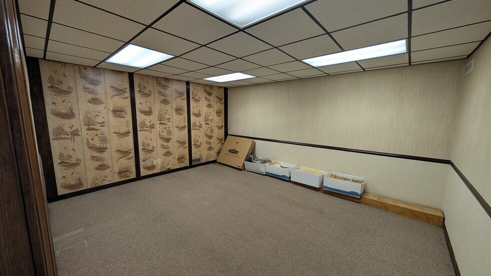 More Photos Of 11 W National Ave, Brazil Office For Sale