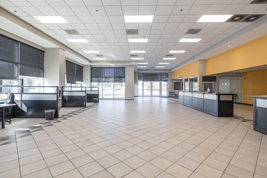 More Photos Of 1530 E New York St, Aurora Auto Dealership For Sale