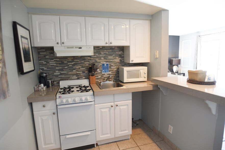 More Photos Of 2330 N Palm Canyon Dr, Palm Springs Hotel For Sale