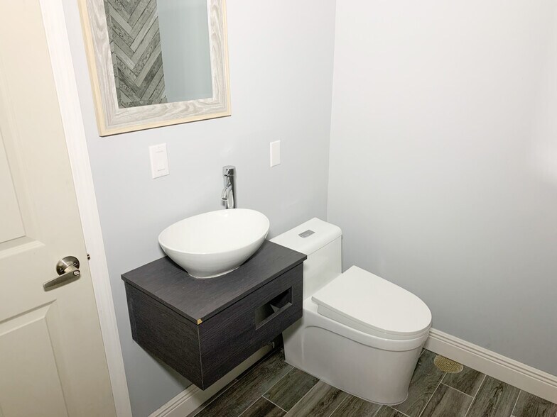 More Photos Of 351 NW Le Jeune Rd, Miami Medical For Lease