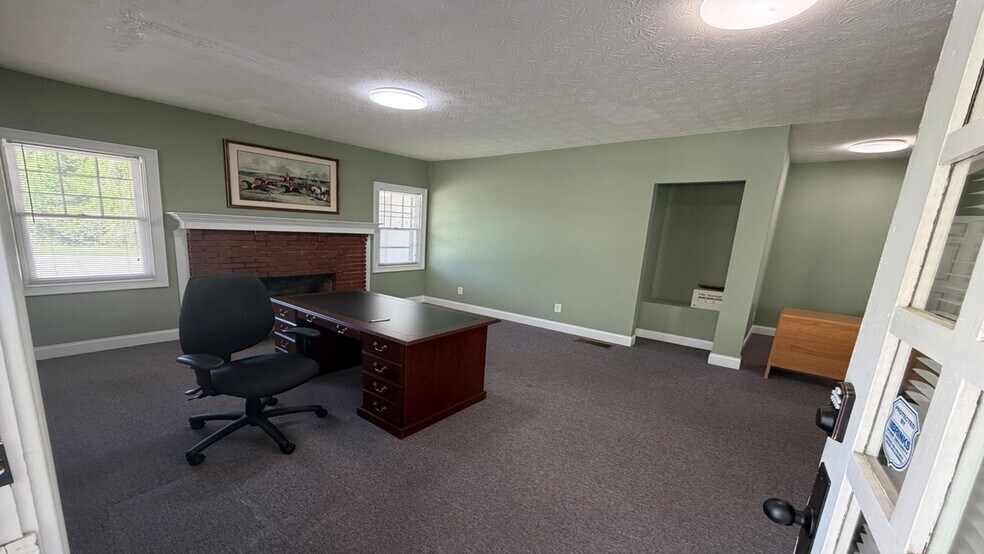 More Photos Of 5659 Old Dahlonega Hwy, Murrayville Office Residential For Lease