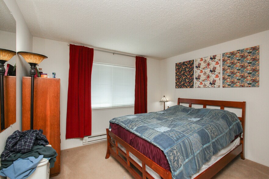 More Photos Of 2200 Village Ct, Belmont Apartments For Sale