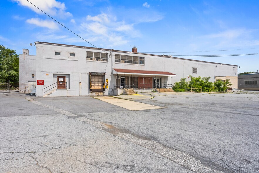 More Photos Of 1507 Willow St, Lebanon Warehouse For Sale