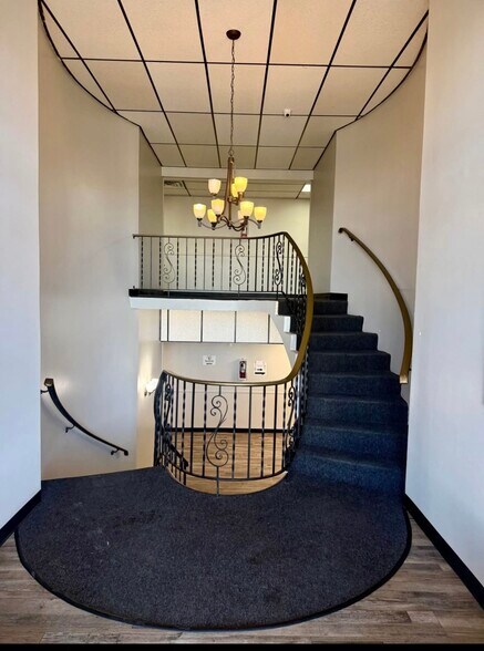 More Photos Of 50 Old Village Rd, Columbus Office For Lease